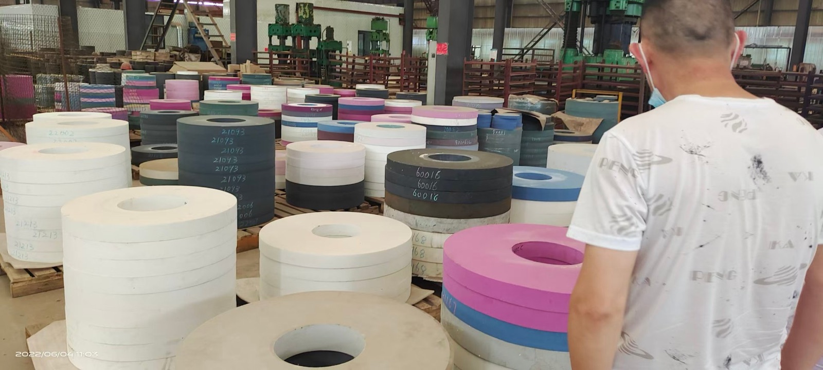 Garnet grinding wheels